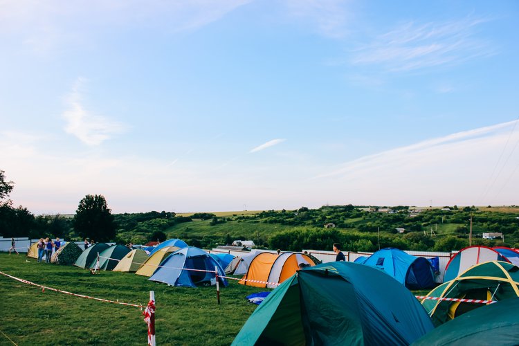 TOP 5 TIPS TO REDUCE YOUR PLASTIC WASTE THIS FESTIVAL SEASON